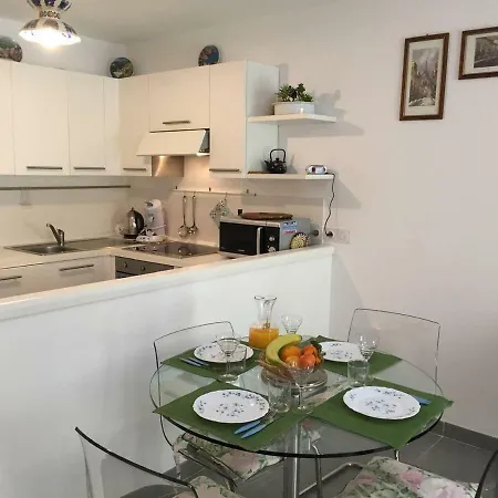Charming Apartment, Garden, Private Parking Apartment