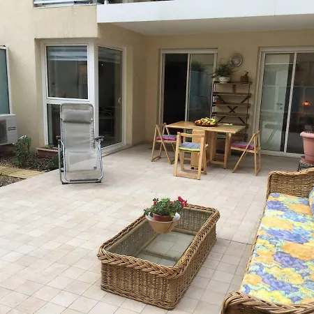 Apartment Charming Apartment, Garden, Private Parking