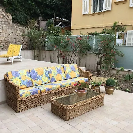 Apartment Charming Apartment, Garden, Private Parking