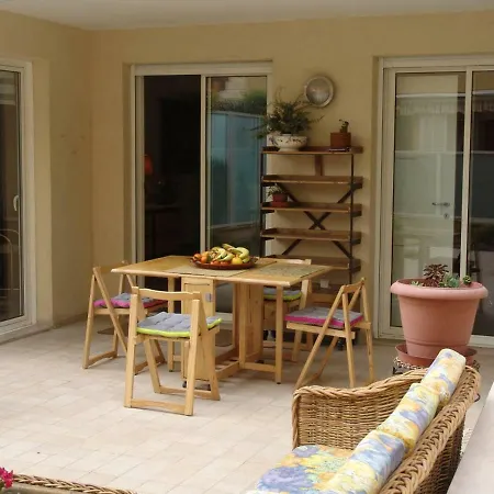 Apartment Charming Apartment, Garden, Private Parking