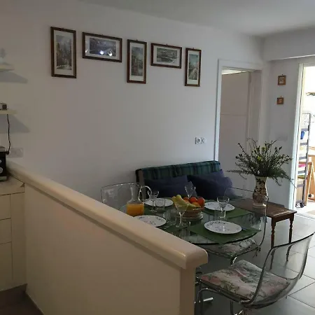 Apartment Charming Apartment, Garden, Private Parking *