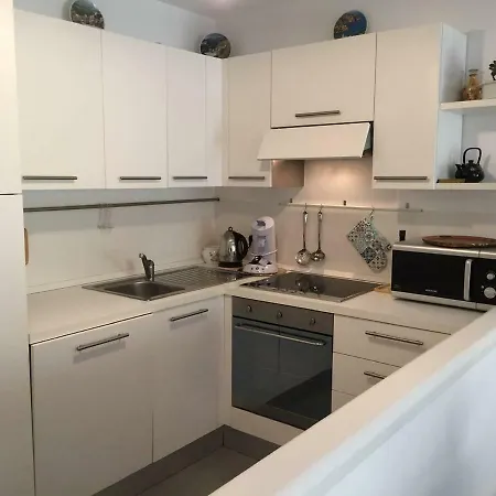 Charming Apartment, Garden, Private Parking