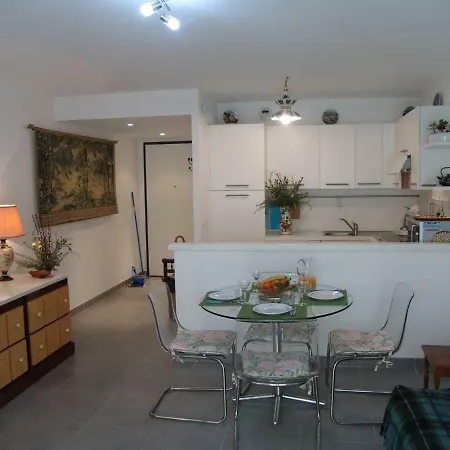Charming Apartment, Garden, Private Parking *