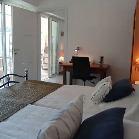 Charming Apartment, Garden, Private Parking Apartment *